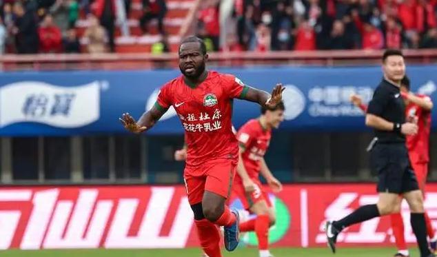 终于有了阿奇姆彭的消息！

阿奇姆彭加盟大连英博！

2025赛季结束后，河南队