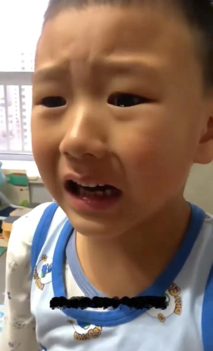 男孩一心想演八路军，得知要扮日本鬼子当场哭崩
时隔一年，再刷到这段曾经全网刷屏的