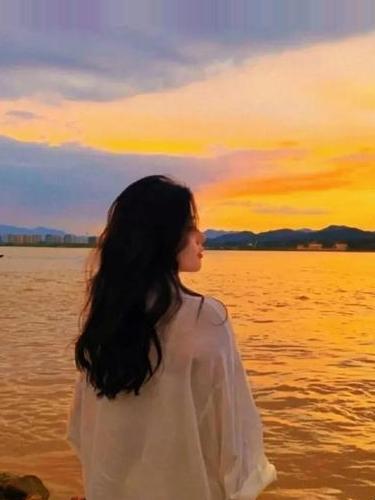 善良如酒，真诚似泉
 
你有没有发现，如今世道里，善良和真诚成了最容易被辜负的东