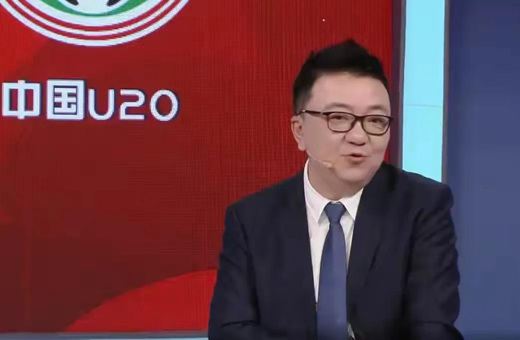 一句话被怼的哑口无言，记者把董路看成了商人，忽视了董路的情怀
说到董路这些年砸钱