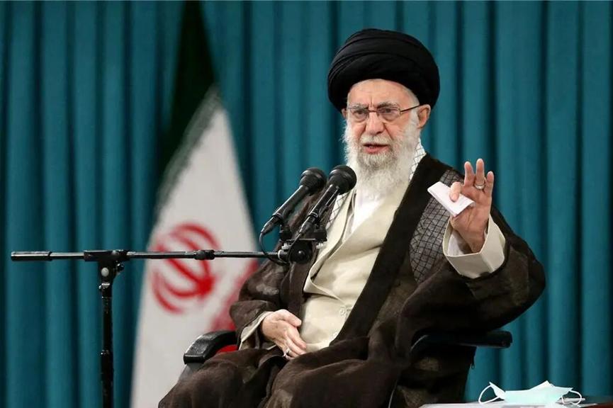 哈梅内伊若是能及时撤离，那就是阿萨德，否则结局就是马杜罗！美国会不会打伊朗，现在