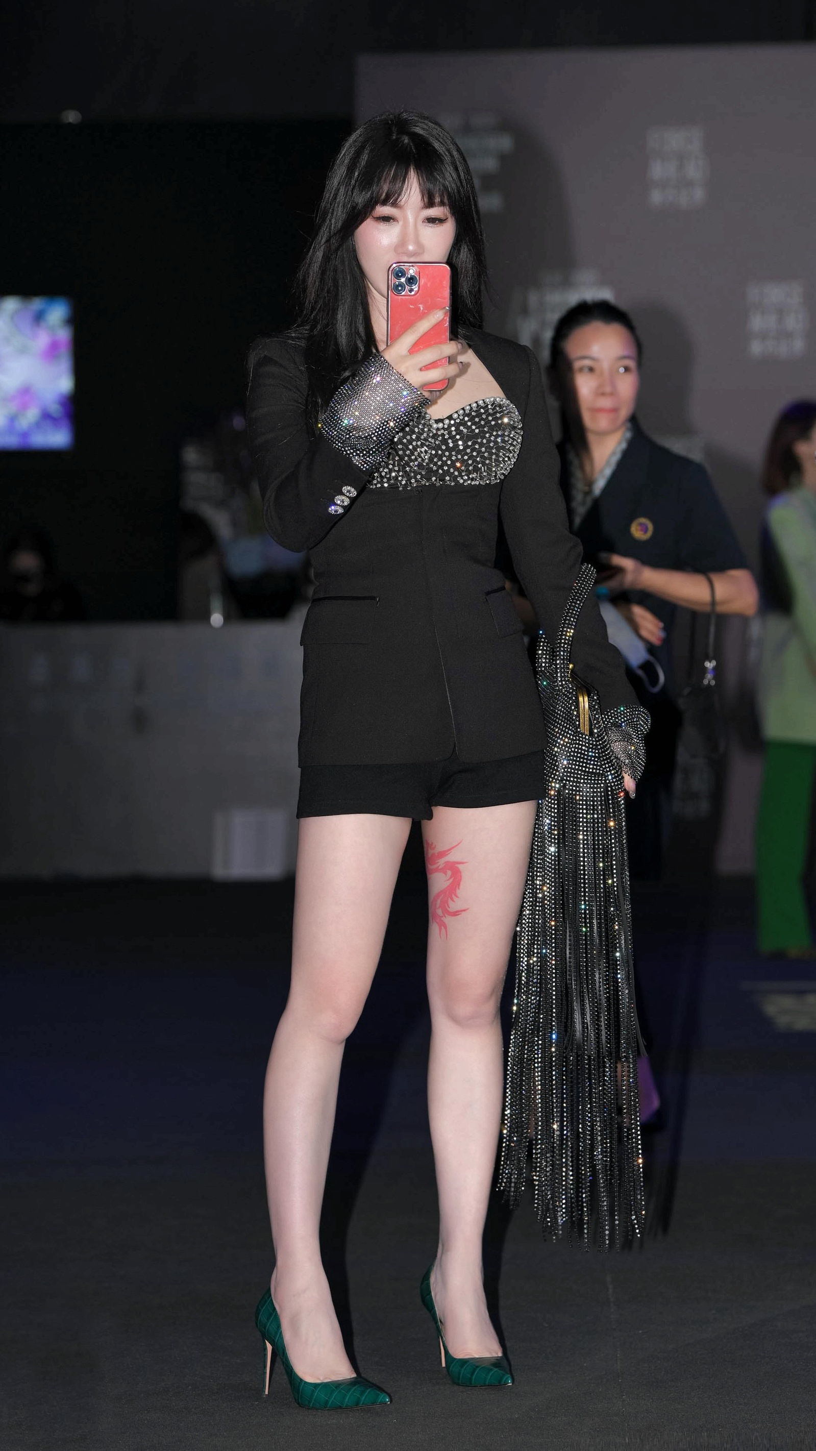 街拍[超话]   这纹身  （拒绝水印） ​​​