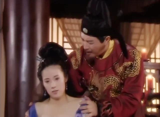 公元626年，李世民砍了李建成脑袋后，急匆匆赶到大嫂玳姬宫里，一把将玳姬按在床上