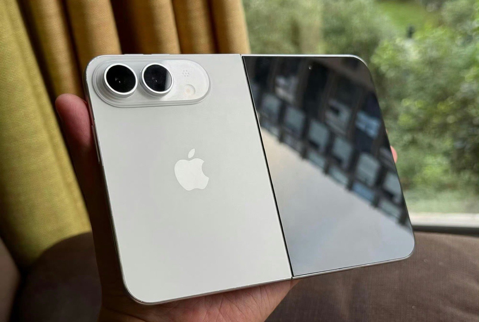 折叠iPhone三年路线图看看iPhone Ultra包装盒，感觉卖18999起