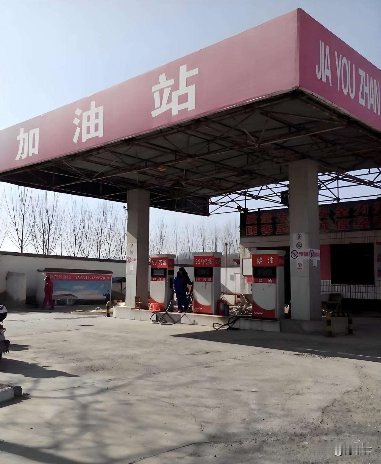 油价下跌对你的生活有影响吗说实话，影响真不大。我平时不每天开车上班，主要坐地铁通