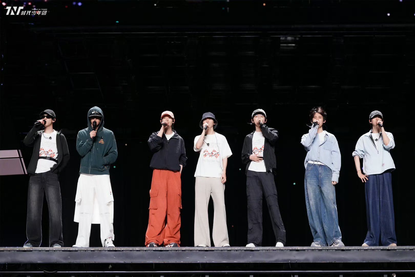 卫龙全球品牌代言人时代少年团🖤💛🖤💛🍿️🍿️唇齿残余红油缠绵的痕迹?
