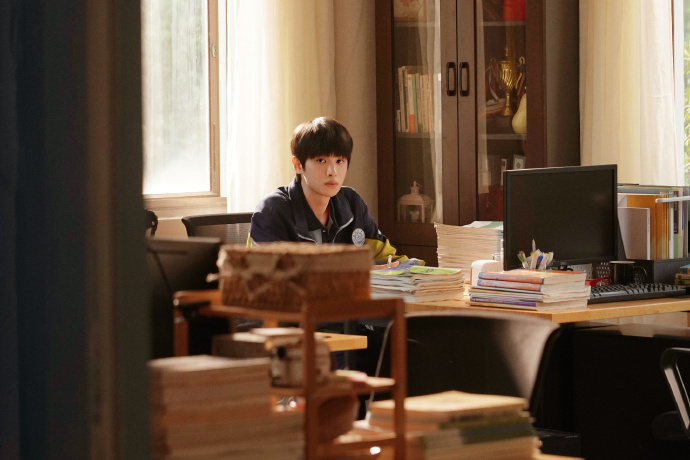   沈明辉又被请来老师办公室喝茶啦~ 