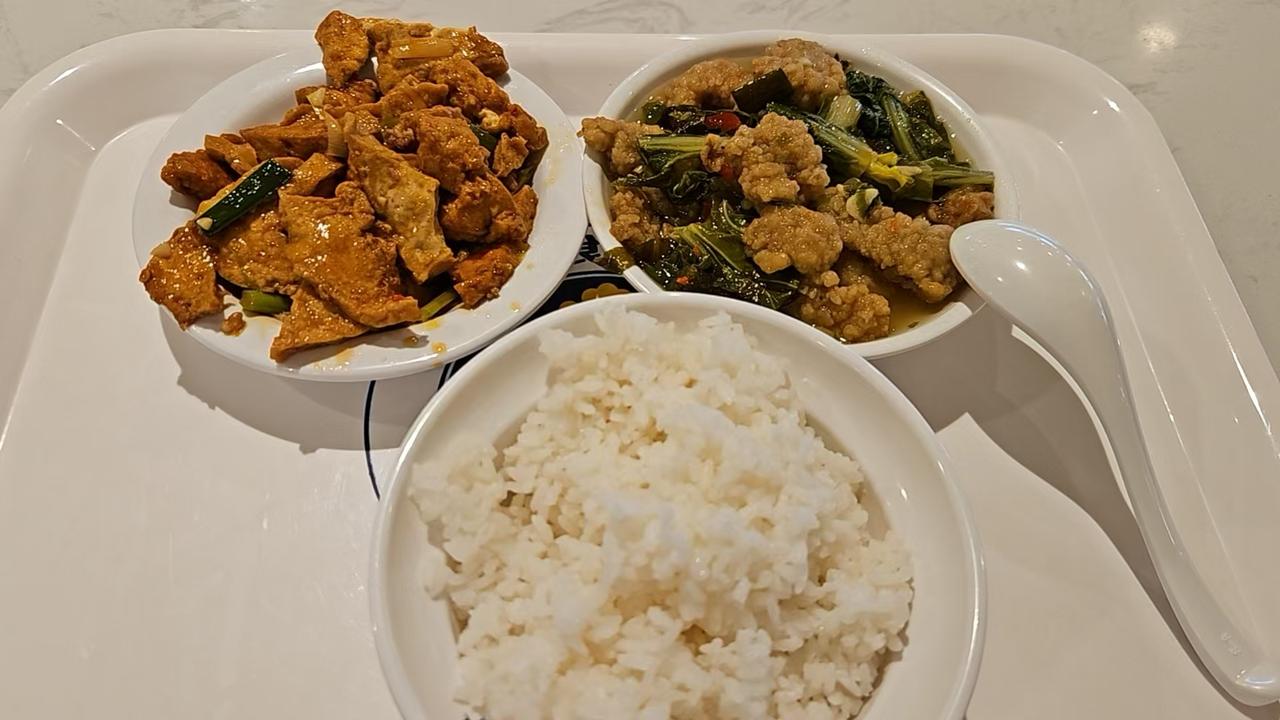 8月21日，宝贝在华为享用了最后一次工作餐。

华为的餐饮供应相当不错，主餐需打