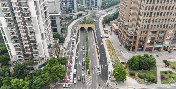 【市民眼中的九龙坡之变 | 歇台子隧道匝道通车 打通微循环 不再“绕路苦”】“以