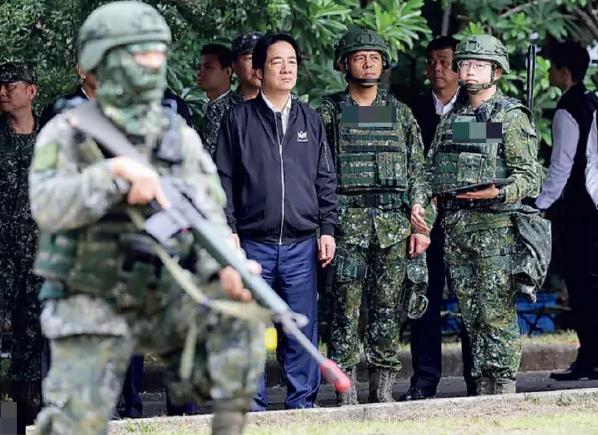 短短两句话让外媒集体哑火，解放军从容回应尽显大国博弈智慧。

西北台海仿真靶场曝