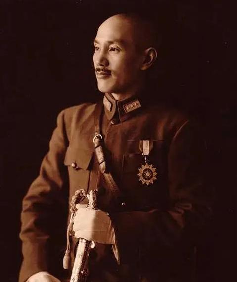 筑岛为堡垒，反共是死路！历史早已证明，割裂对立只会催生台独祸根！
 
谁能想到，