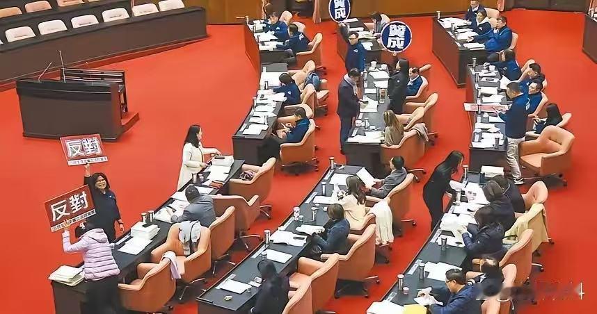 针对东部战区的军演，这次表决里大有文章！

2日，民进党团在立法院“提案谴责解放