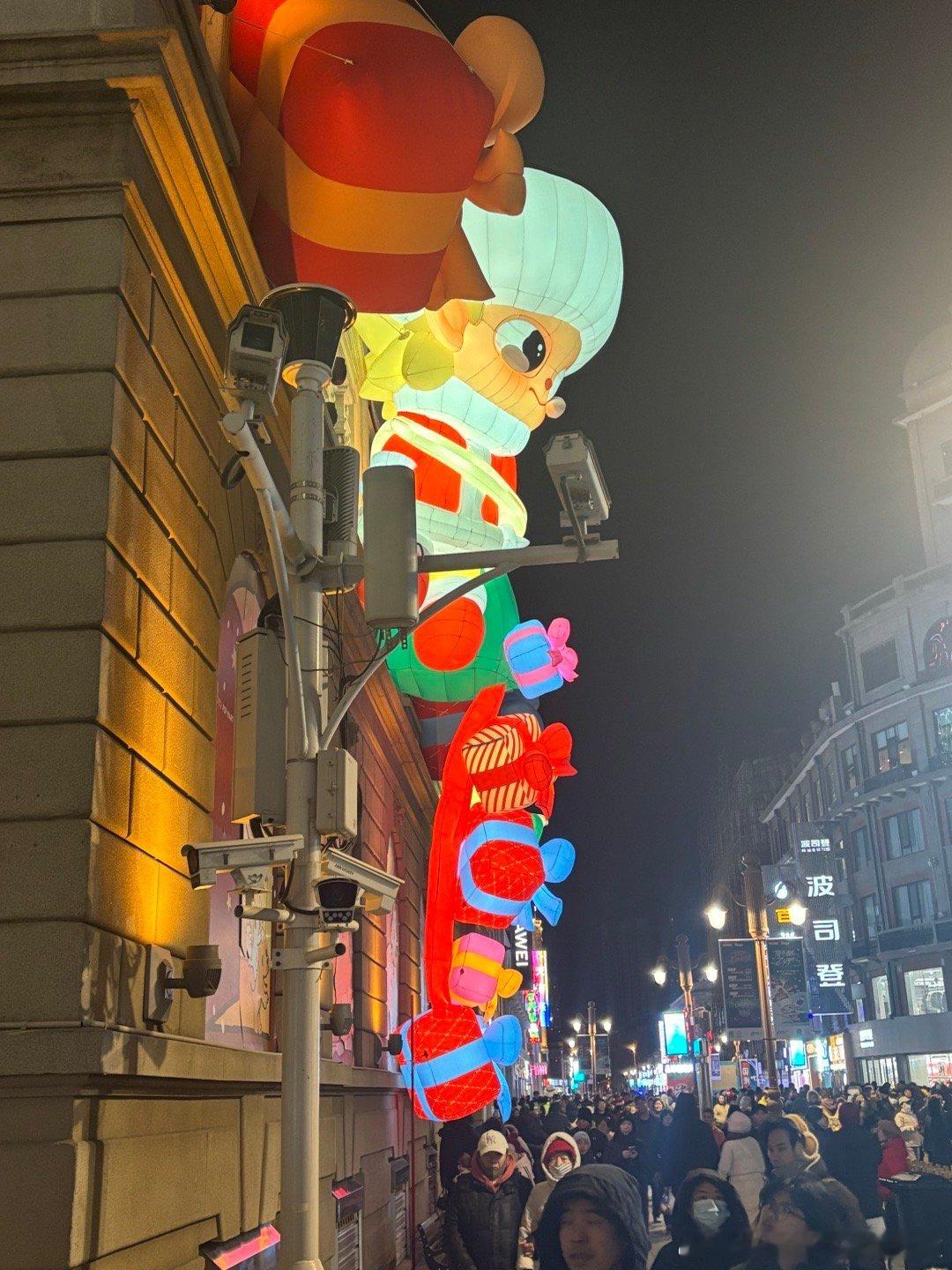 平安夜的天津滨江道 