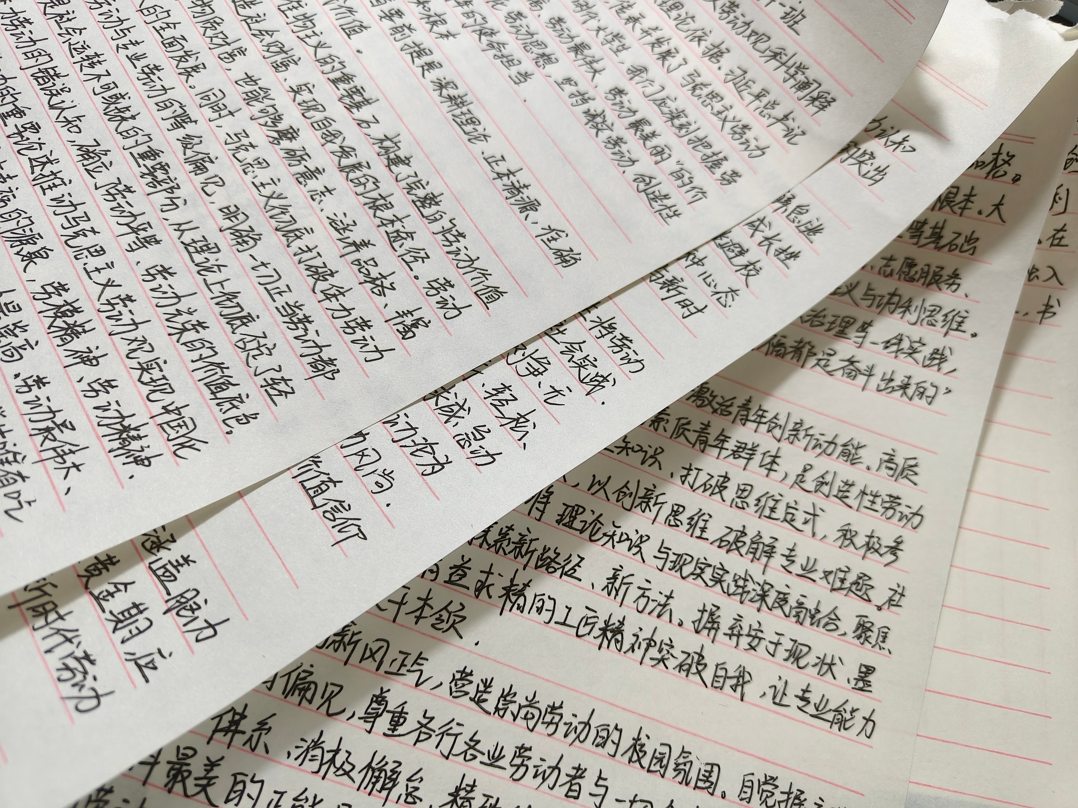自己忘记布置作业就临时通知不到24小时内写论文 今天中午12前交我六点就要去赶飞