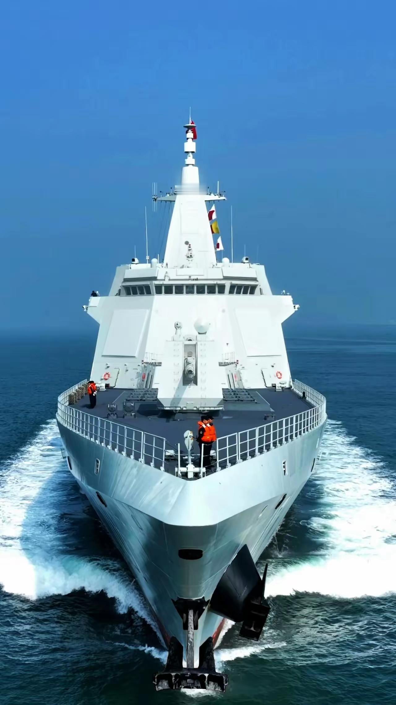 阿美：阿中你家海空军是不是发展太快了？
阿中：有什么问题吗？
阿美：你家海军三剑