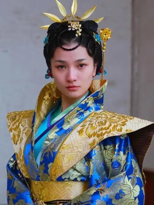 这位连完整名字都没在正史里留下的郑氏，从叛臣家眷没入掖庭为奴，在郭贵妃身边做了多