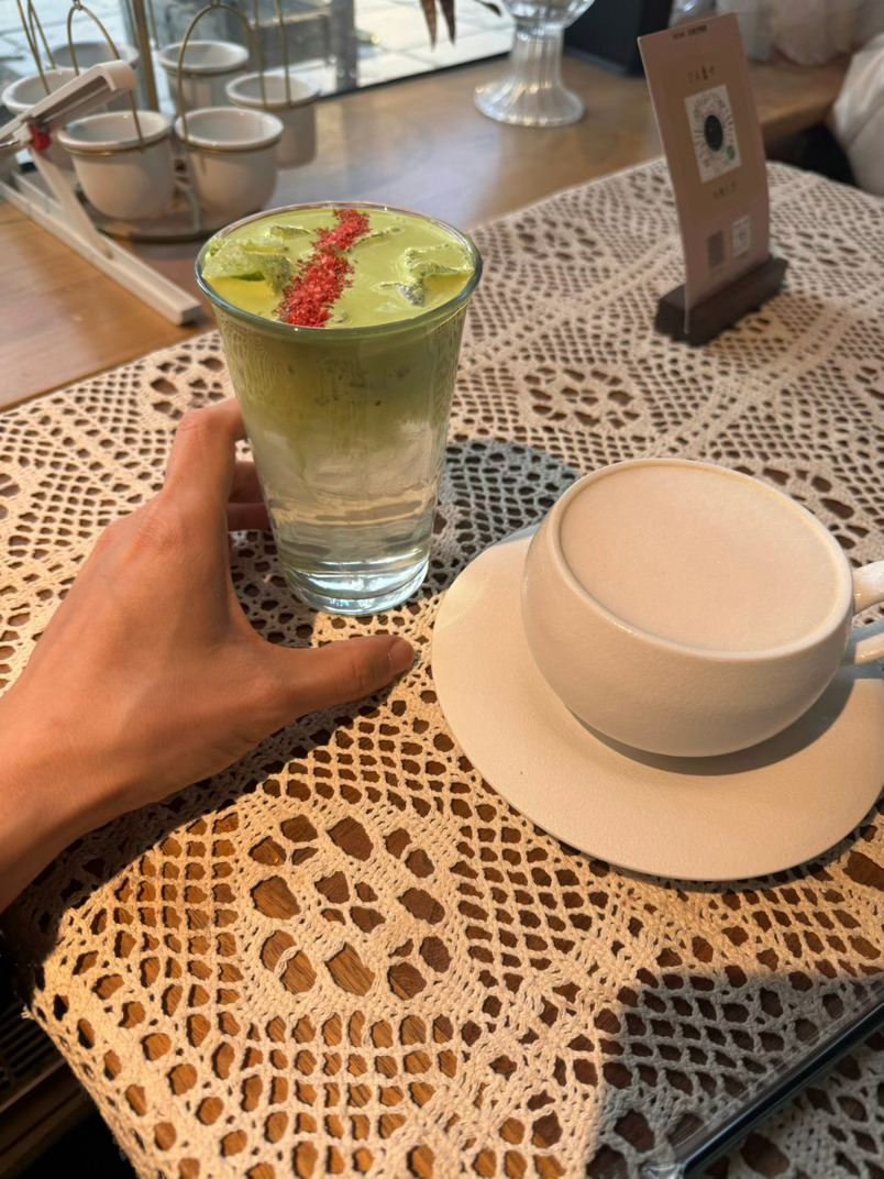 郝熠然  Hyr  向全世界安利郝熠然 呃，今天放假第二天想睡懒觉，结果一会一个