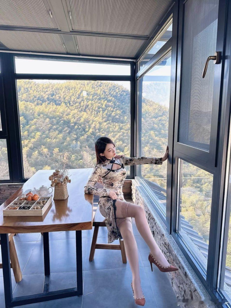 青山绿水，旗袍小蛮腰 ​​​