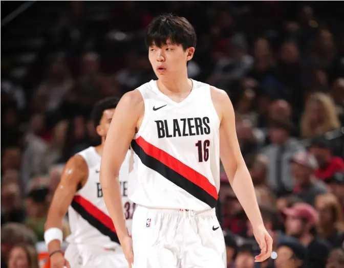 北京时间2月12日，NBA常规赛开拓者客场对阵森林狼，森林狼用团队攻势碾压开拓者