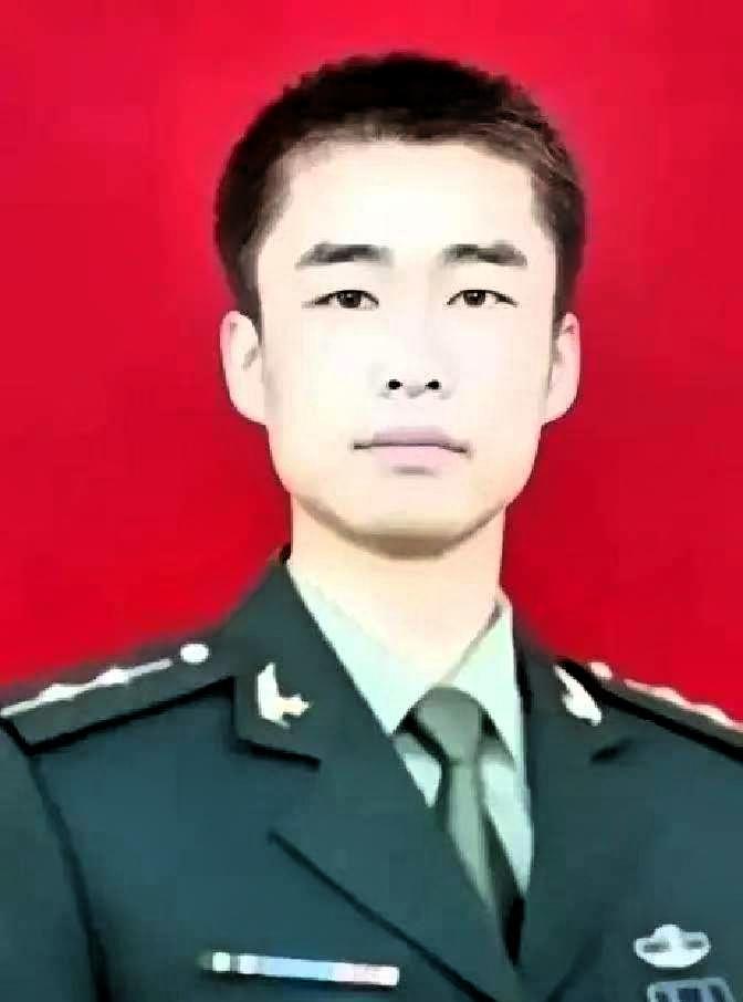 2012年，一军人请假回去探亲，超期迟迟没有归队，上级打电话问责，3岁女儿接起电