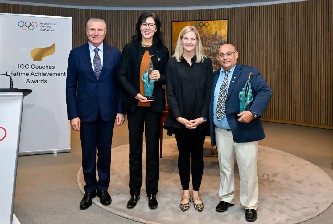 为何不是蔡斌？郎平获得教练终生成就奖项！而作为和郎平其名的蔡斌却遗憾和该奖项擦肩