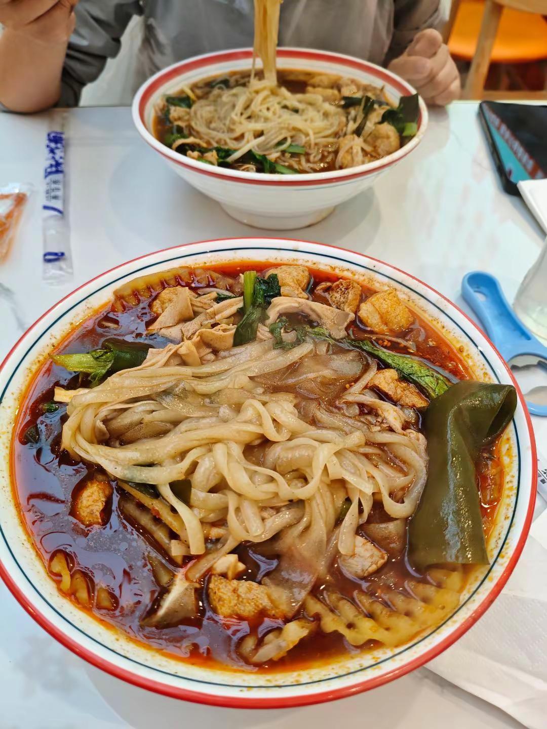 加麻加辣麻辣烫 碳水带来的快乐谁吃谁懂