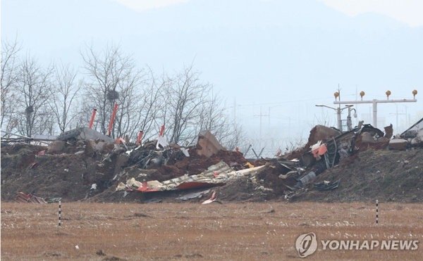 韩国将拆除务安机场混凝土设施  韩国国土交通部周三表示，将拆除在务安国际机场安装