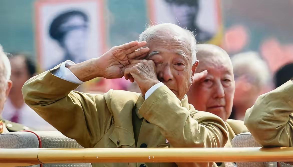 80周年纪念日，举行的阅兵式，对我这军事盲来说，什么长剑1000，什么歼10，什