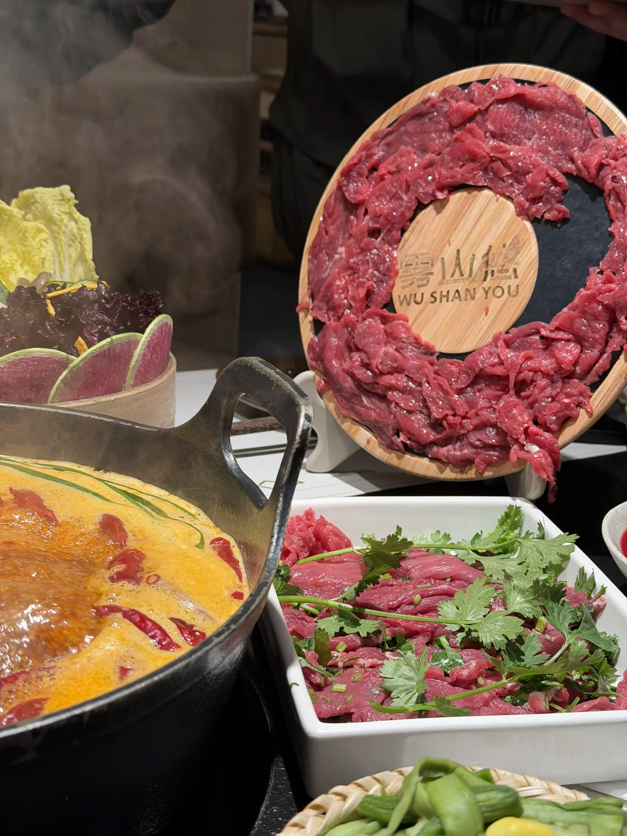 曾经我想要一份不变心的爱 现在我只想要情绪稳定 睡个好觉 吃个好饭