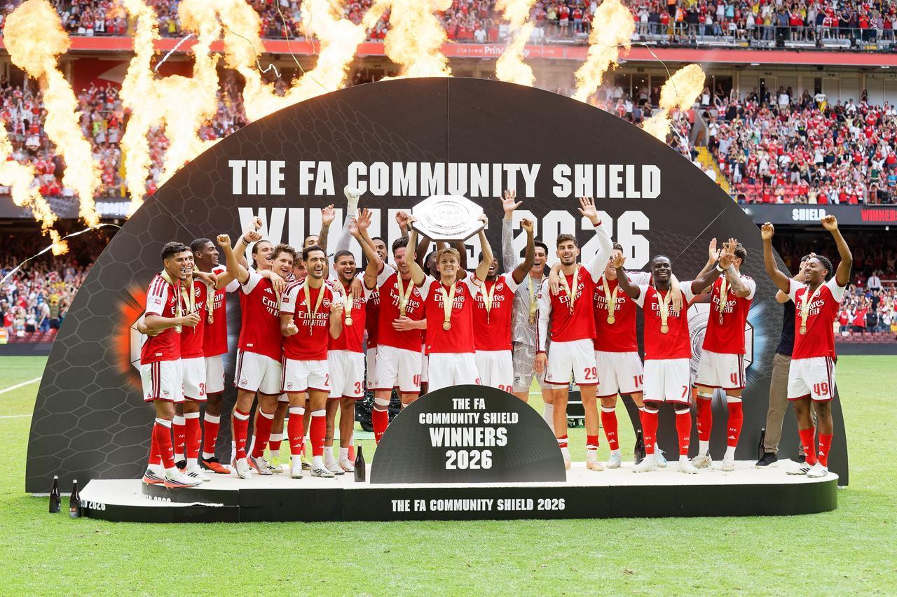 【阿森纳3-0吊打曼城！罗德里转会巴萨，曼城一夜丢两冠；C罗暗示退役】

昨夜今