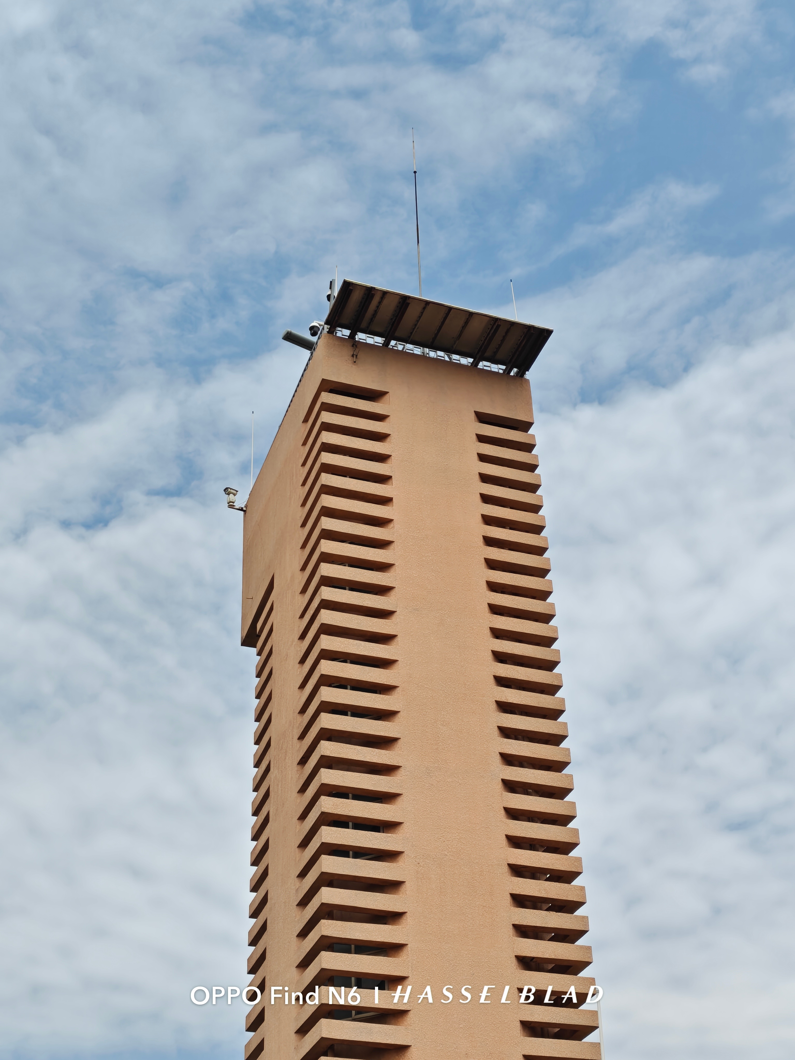 分别是OPPO Find N6、荣耀Magic V6、iPhone 17 Pro