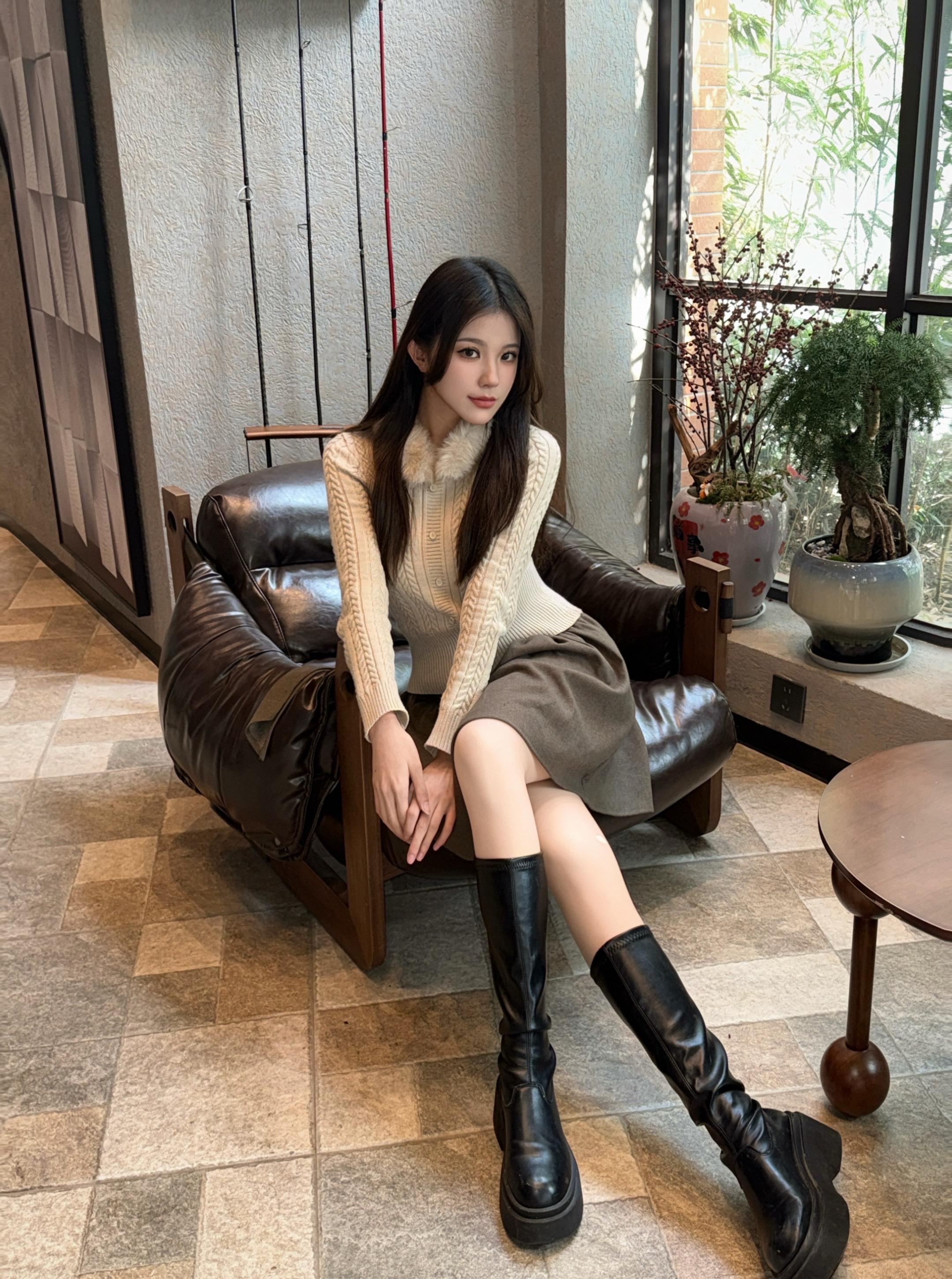 跟我发誓，跟她发钱是吧。