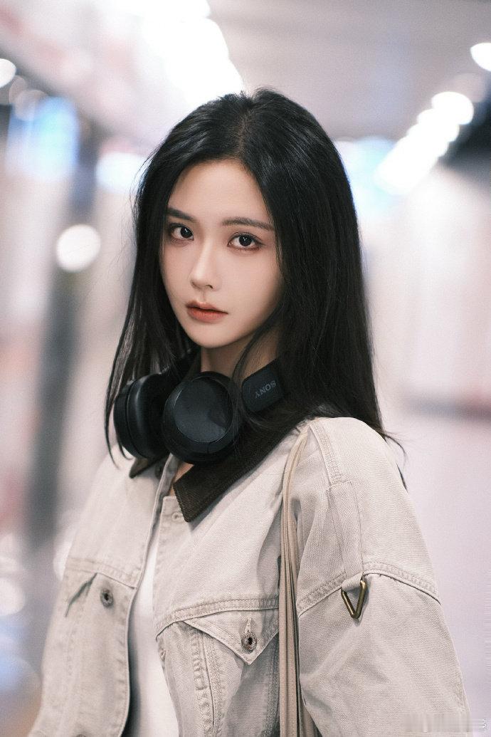 王艺瑾你对你的脸做了什么 美女只是换了妆容，颜值依旧稳稳在线！ 