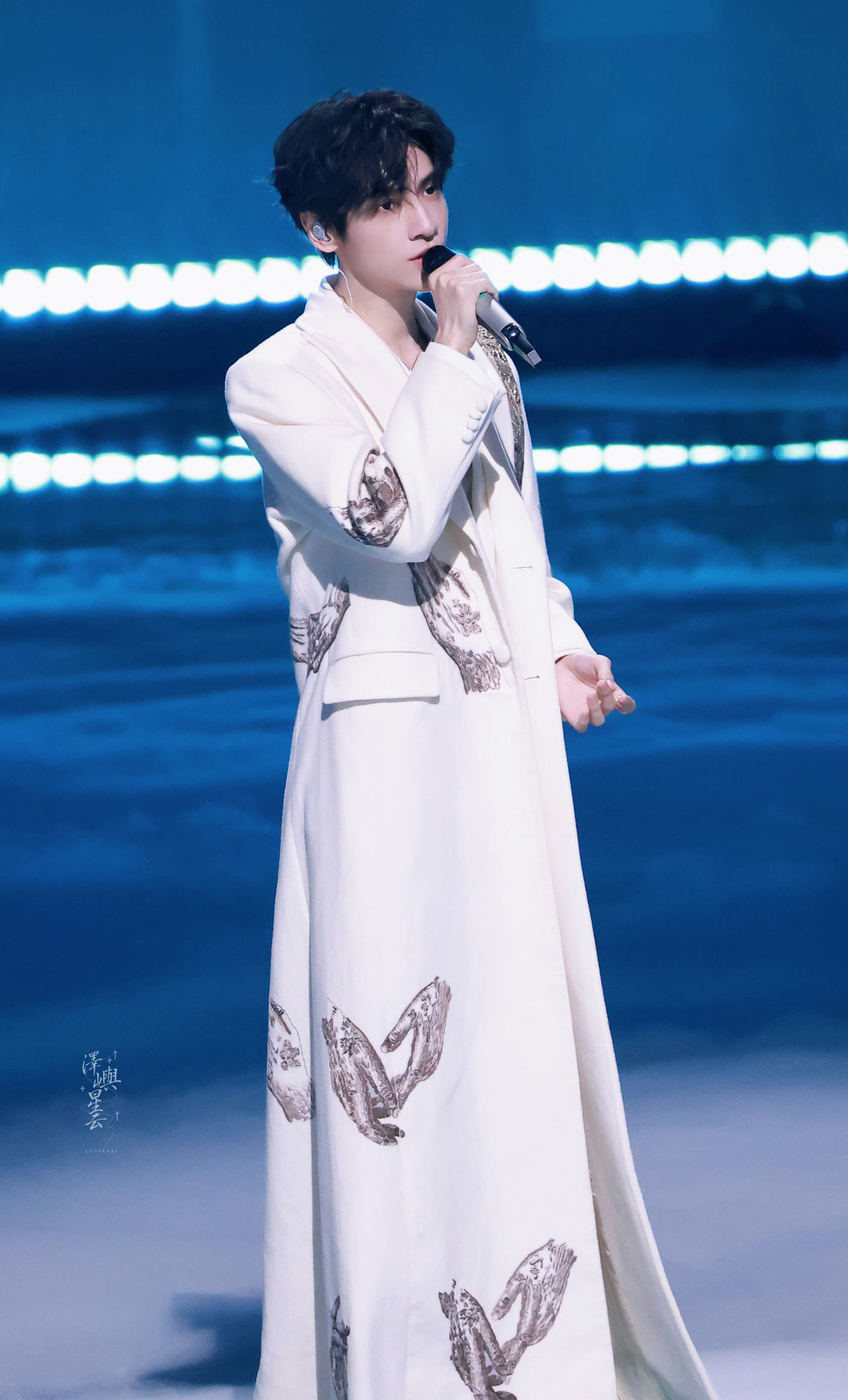 我是可爱的搬运工（图源见印）罗云熙酸酸乳20周年演唱会饭拍2024.09.08 
