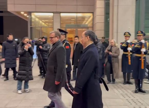 1月25日凌晨，芬兰总理奥尔波坐飞机抵达了北京首都国际机场，正式开启了他的访华行