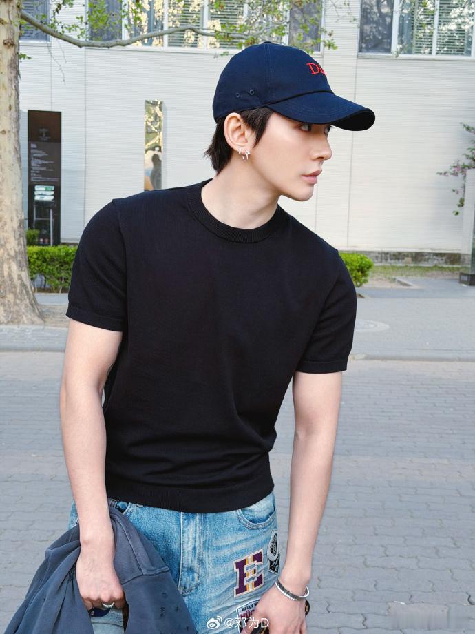 邓为黑T潮男邓为黑T邓为黑T潮男，啊啊太帅了！！怎么会这么好看