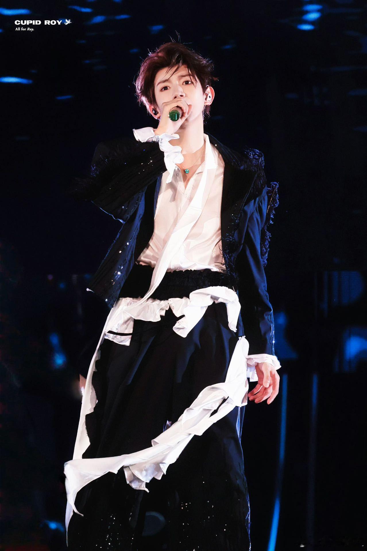 王源宇宙超级无敌大狂欢巡演 年度最值得冲的巡演！华语乐坛新生代的顶级水准，曲风跨