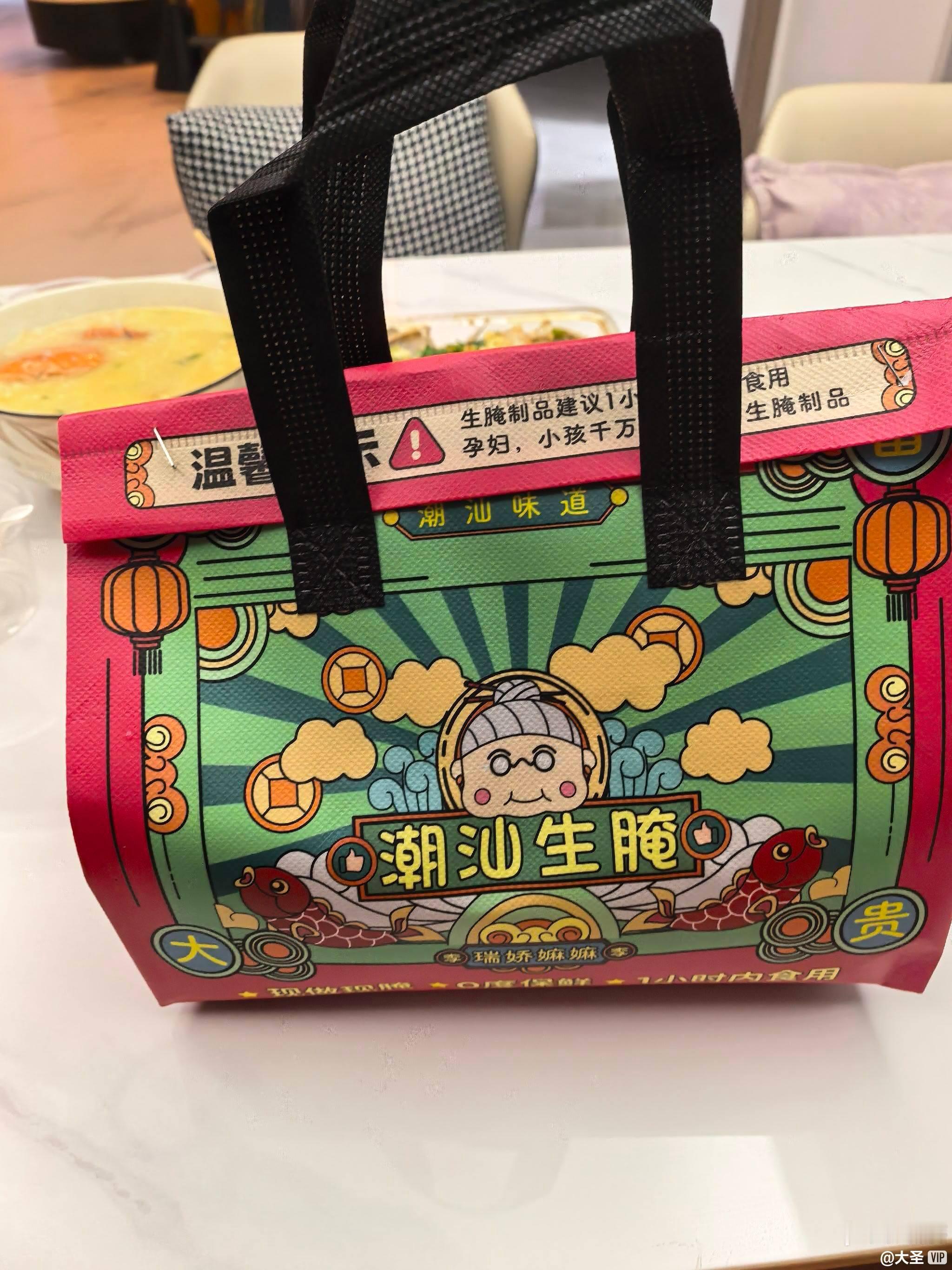 是那天特意回头记住店名的生腌吗 宝宝竟然爱上生腌了 前面还猜她吃不惯 