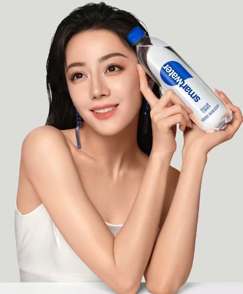 迪丽热巴代言官宣迪丽热巴代言smartwater时髦水啊啊啊啊啊[流鼻血]，恭喜