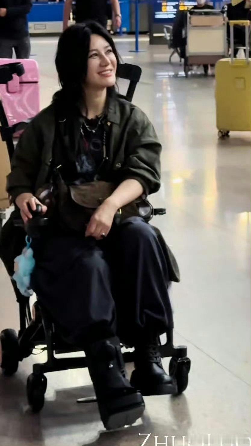 尚雯婕骨折永久性损伤合伙人 录制上季《合伙人》前，尚雯婕脚部受伤，保守治疗致永久