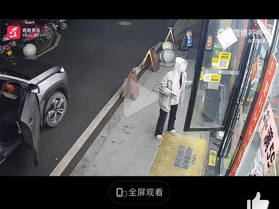 现在这年头竟然还有这种事，还以为是发生在歪果的零元购，太愚蠢了。3人蒙面抢走无人