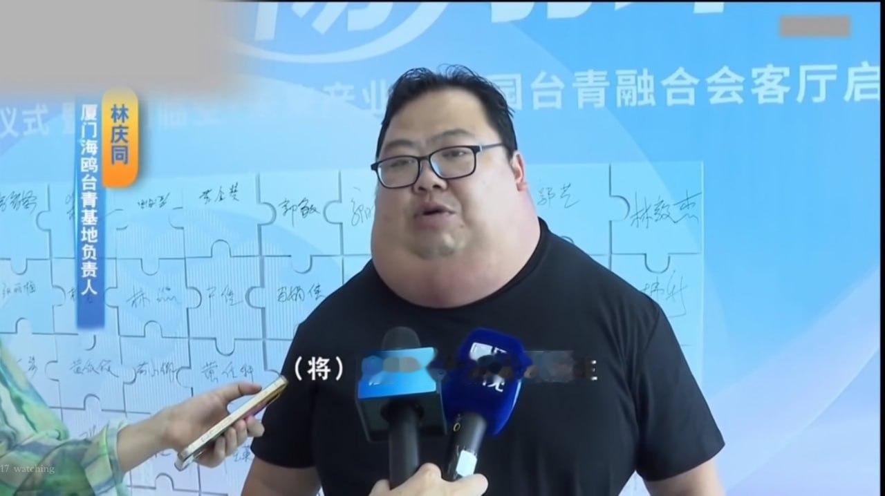 是派大星 
