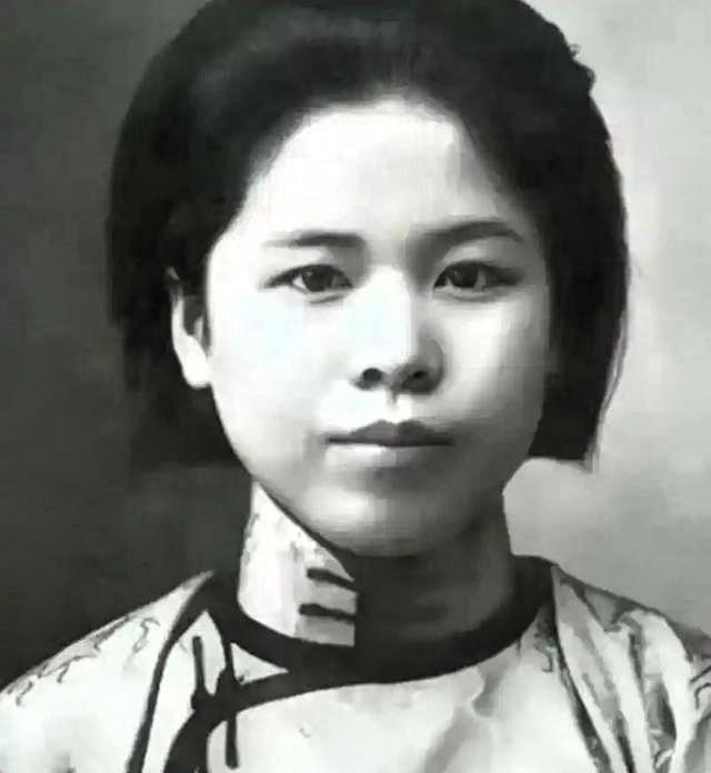 谢葆真1913年出生，1947年英勇牺牲，原名宝珍，陕西西安人，是爱国将领杨虎城