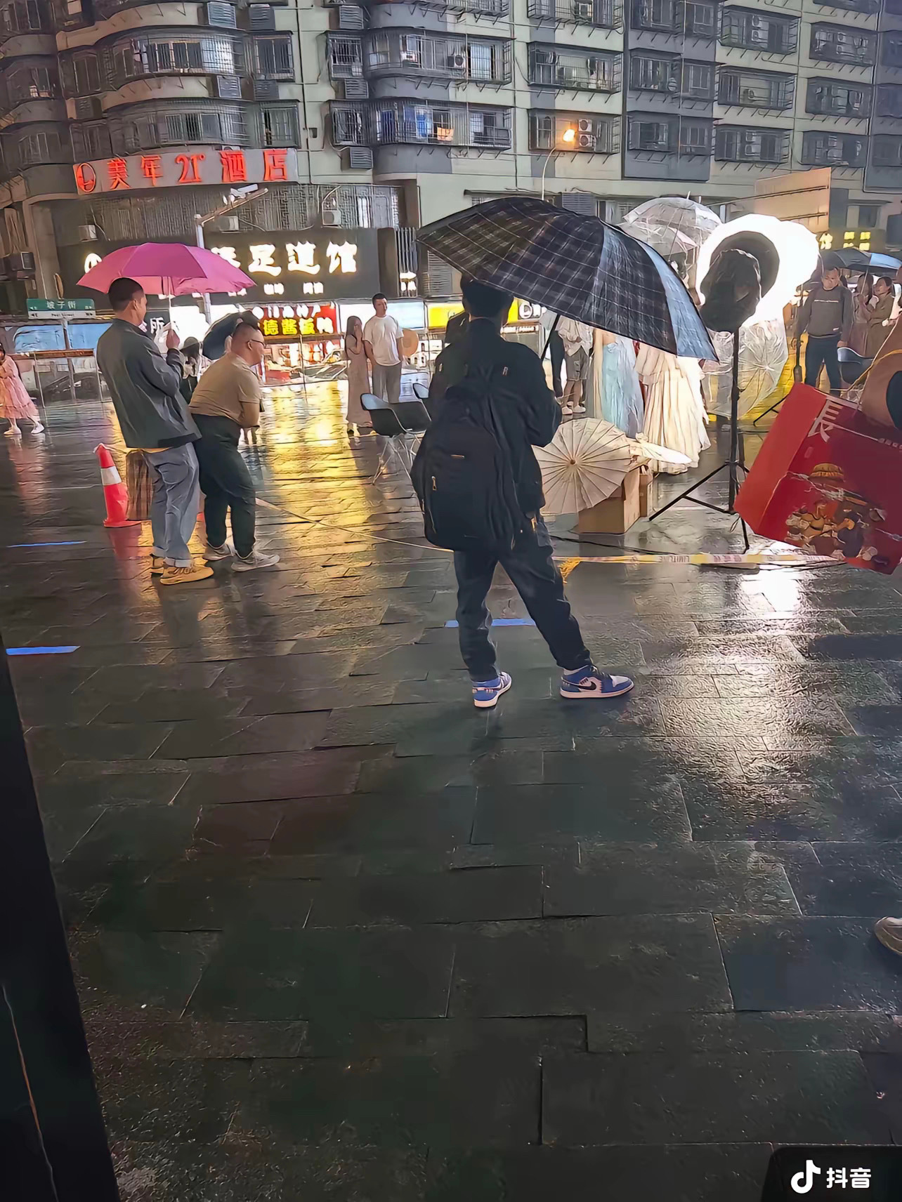 我笑的肚子抽筋了真的 ​​​