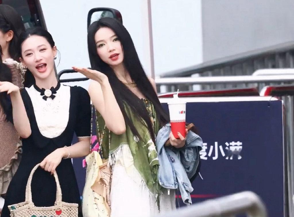 代斯何宣林飞吻代斯何宣林同频飞吻 代斯何宣林这个同步飞吻我可以看一百遍。不是刻意