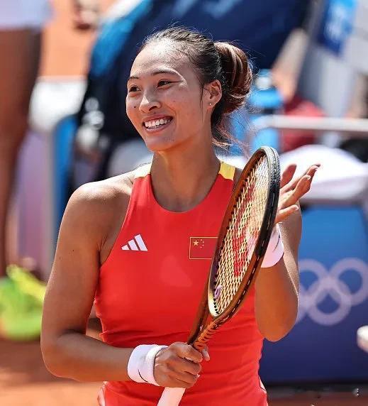 郑钦文赢了！！！以6-7/7-6/6-1逆转击败美国选手纳瓦罗，强势晋级8强，将
