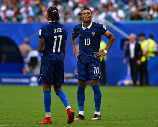 据足球装备网站footyheadlines消息，耐克将为姆巴佩推出全新战靴，双方