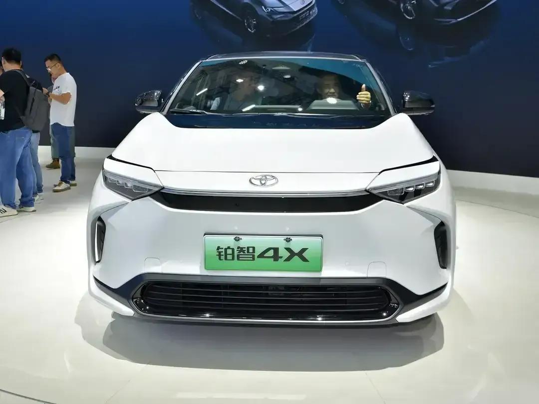 问大家一个问题，如果有一台纯电中型SUV，它续航里程达到615km、百公里电耗为