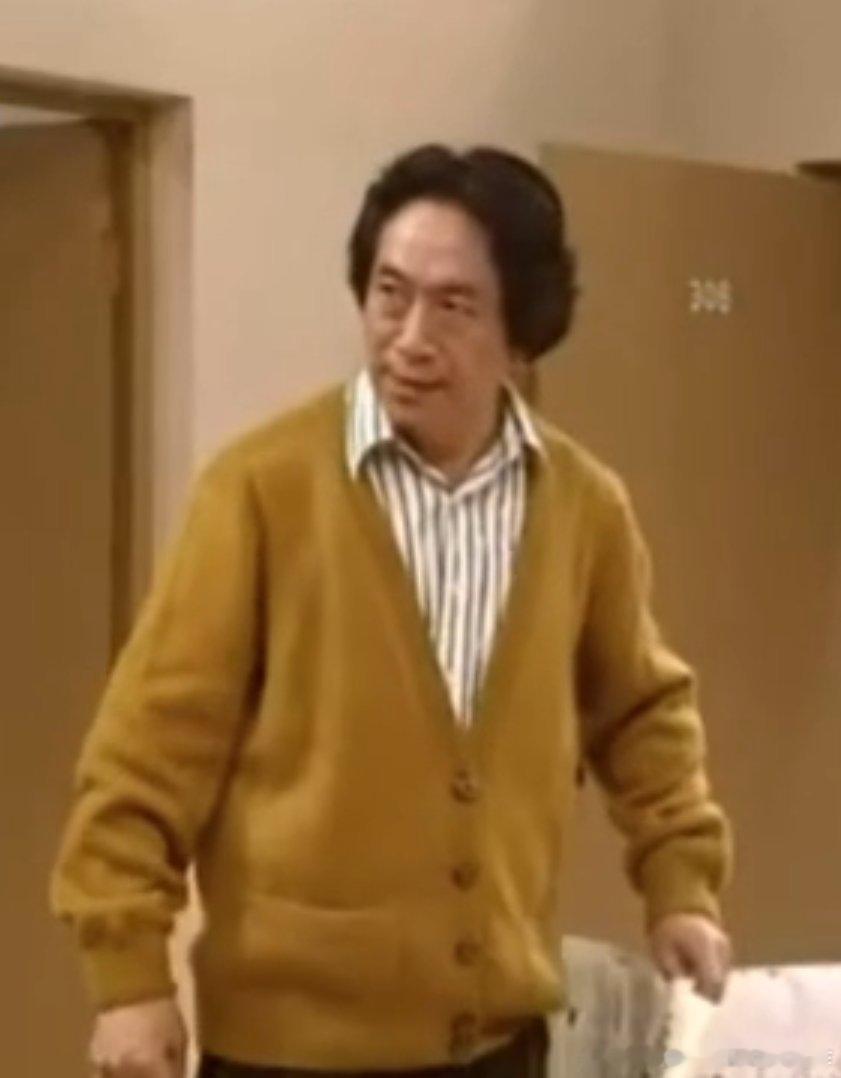 九十年代京圈影视剧里面经常出现留这种发型的中老年人角色，有点像艺术家的感觉但不是