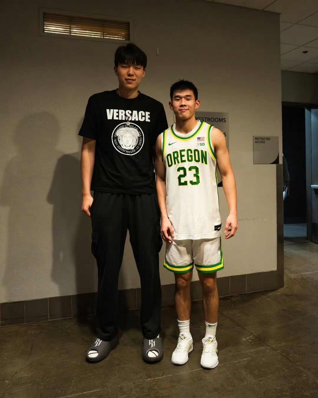 杨瀚森 杨瀚森现场见证林葳NCAA得分创新高，16分钟砍下9分1板2助攻。俄勒冈